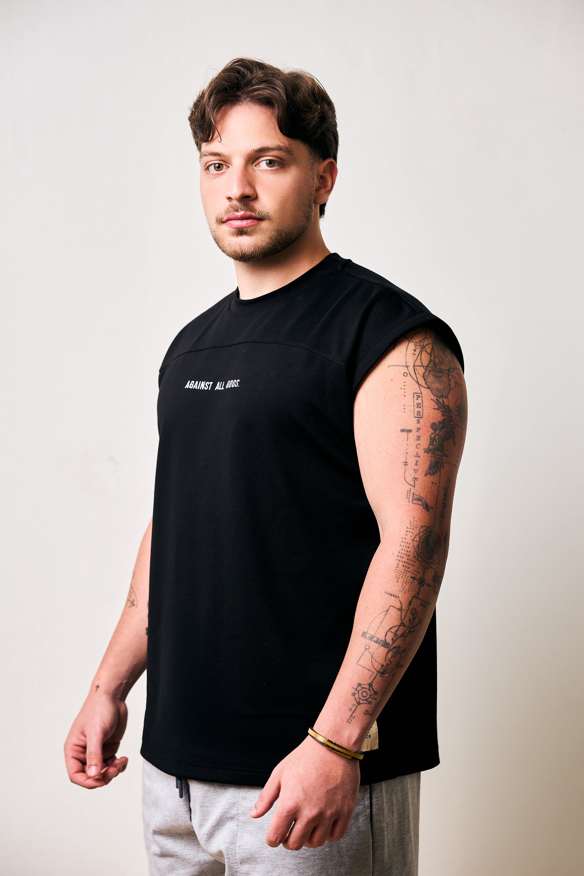 Sleevless T-shirt
