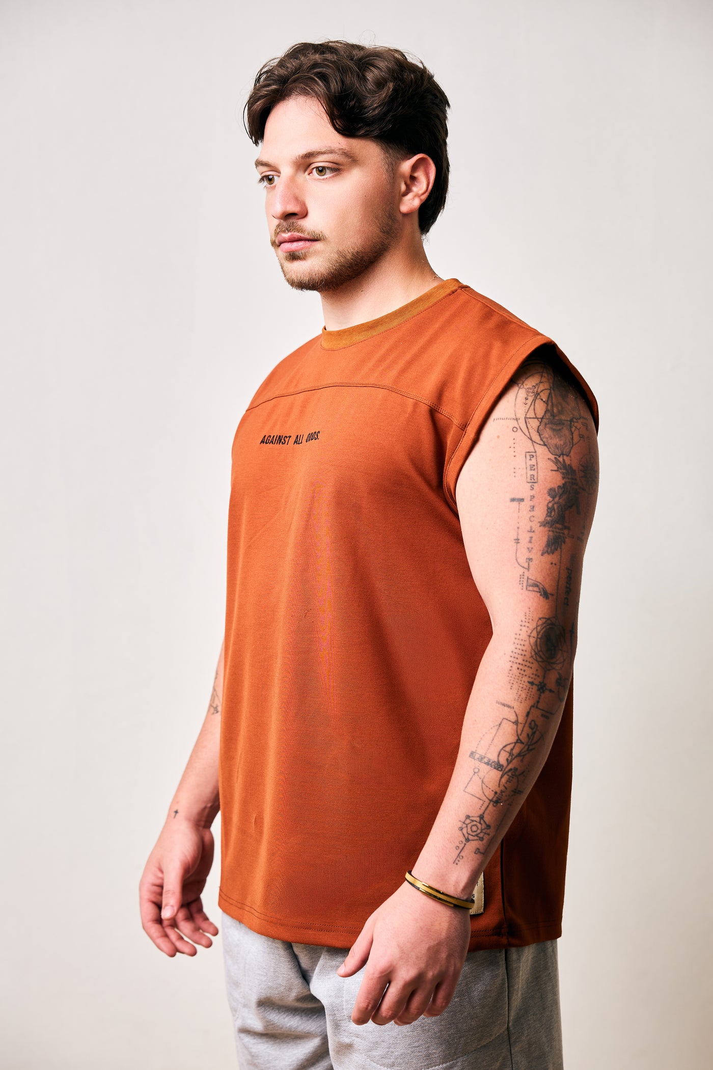 Sleevless T-shirt